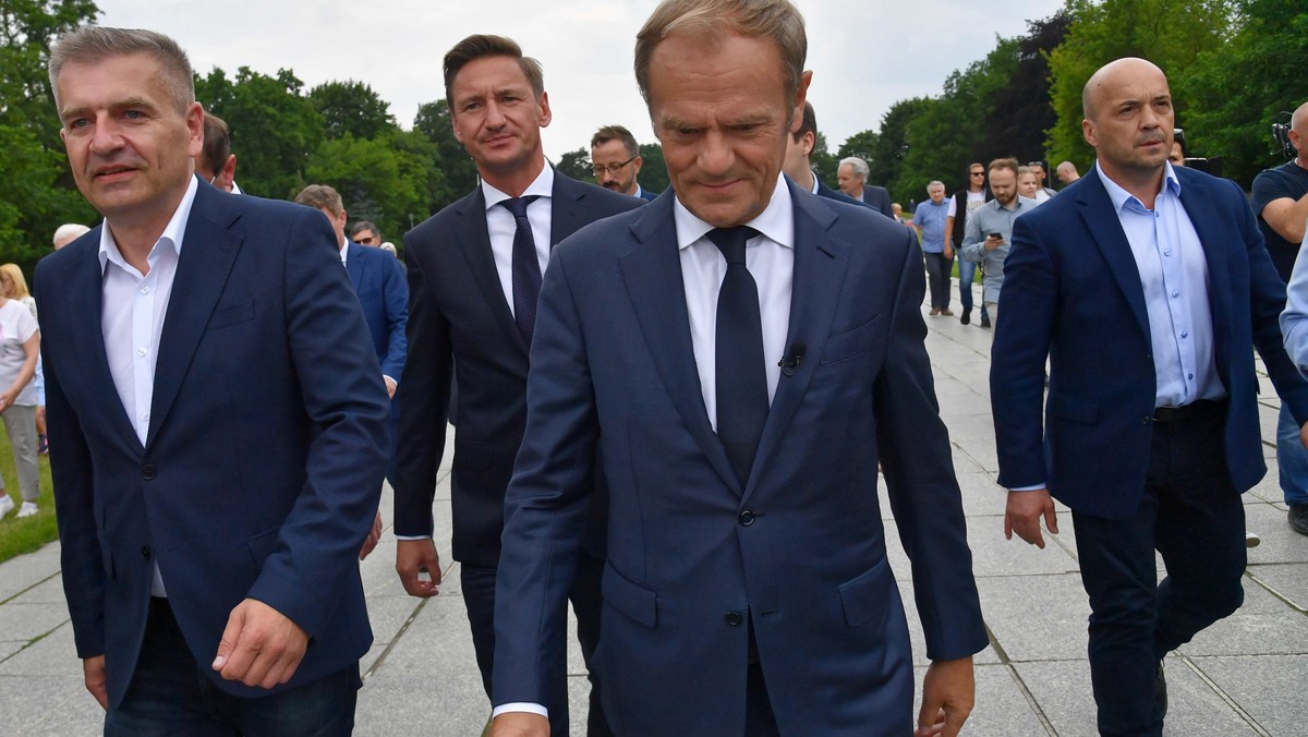 Donald Tusk zbroi się na wybory. Duże nazwiska mają wrócić do Polski