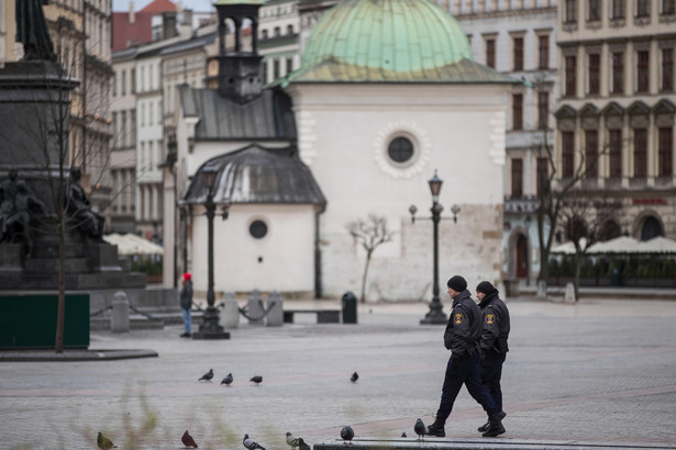 Straż Miejska patroluje opustoszałe centrum Krakowa