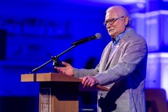 Lech Wałęsa odebrał Nagrodę za Odwagę. Ze sceny apelował o dwie kadencje dla Tuska