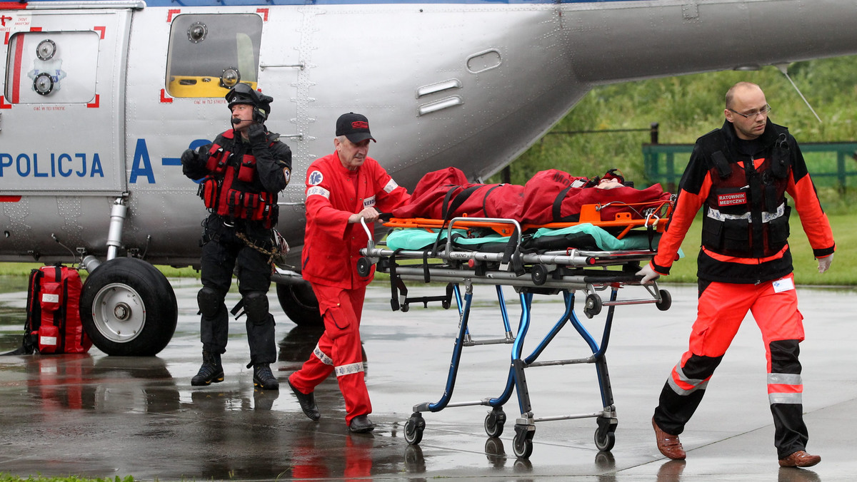 Piorun poraził dwie osoby w rejonie Hali Gąsienicowej. U jednej nastąpiło zatrzymanie akcji serca i była ona reanimowana; ratownicy TOPR śmigłowcem przetransportowali poszkodowanych do szpitala.