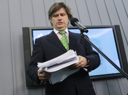 Palikot o aktach IPN: Spalić to esbeckie szambo