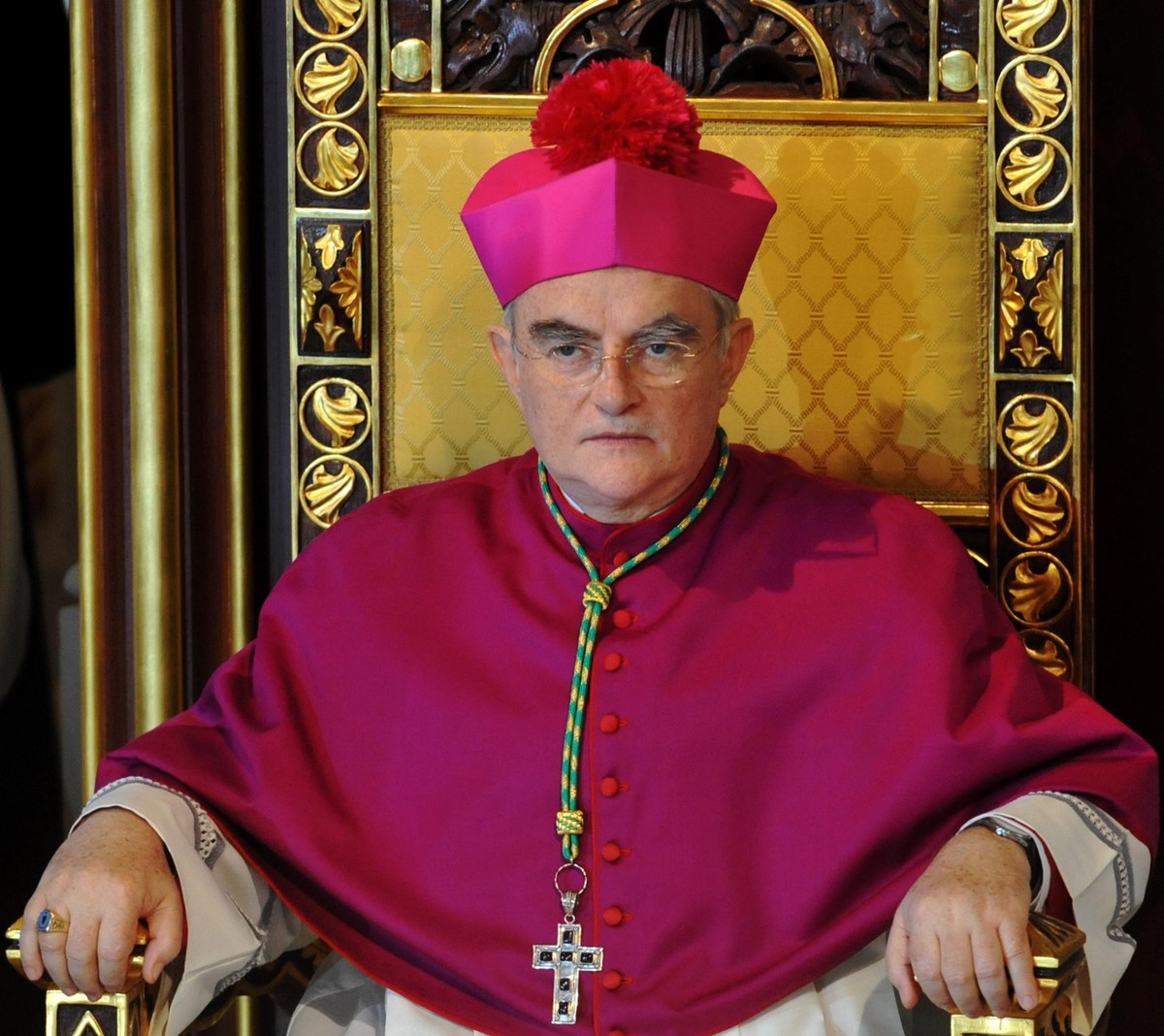 HoserArcybiskupLemanskiKsiadz