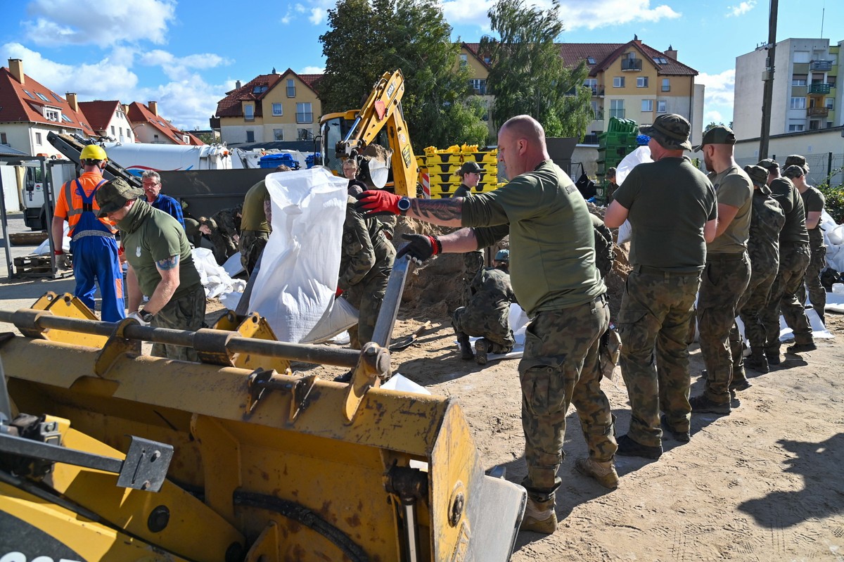 Pracownicy i pracodawcy mogą starać się o dodatkowe świadczenia w związku z powodziami