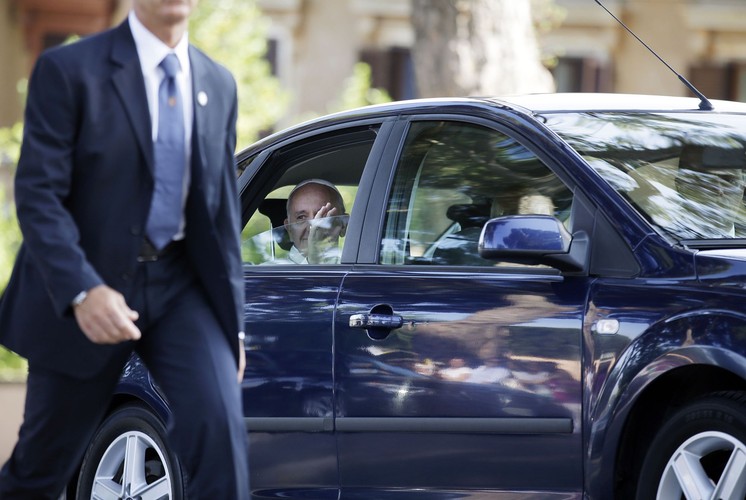 Ford focus II generacji także pełni rolę papieskiego auta