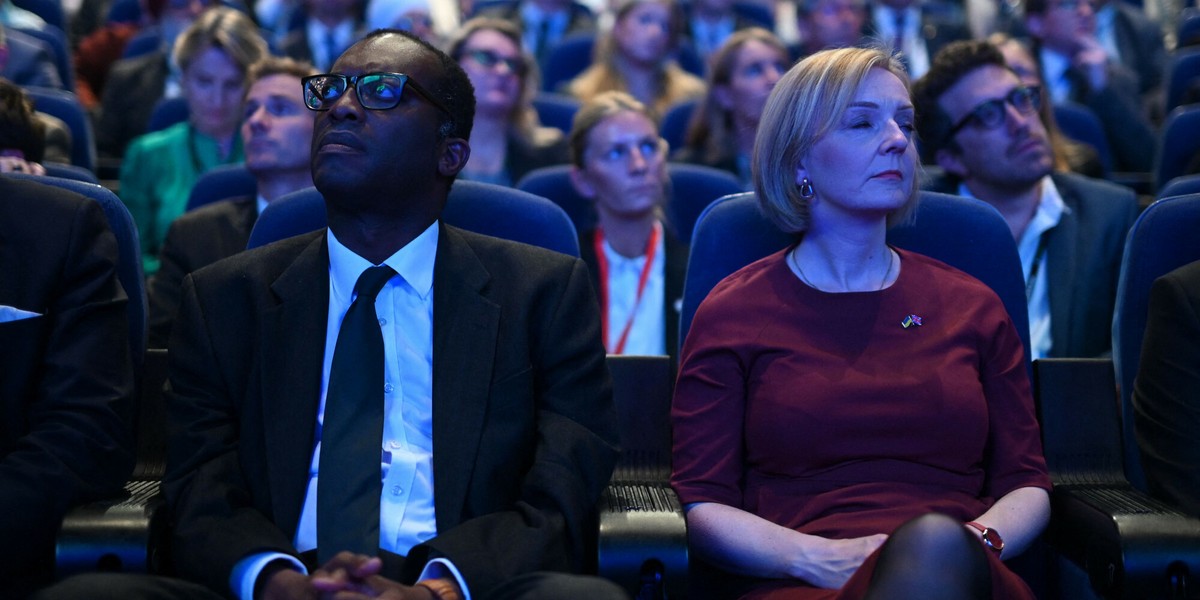 Od lewej: minister finansów Wielkiej Brytanii Kwasi Kwarteng i premier Liz Truss