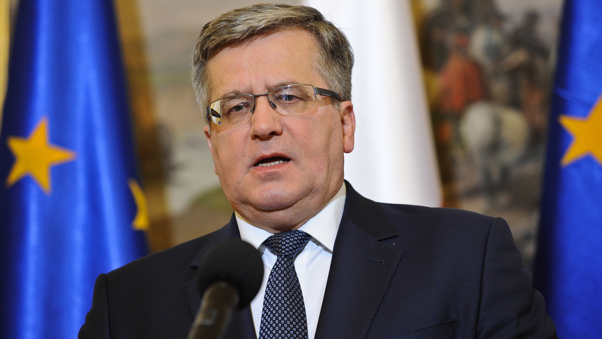 Odpowiedź świata zachodniego na wydarzenia w Mariupolu "musi być bardzo zdecydowana" - oświadczył prezydent Bronisław Komorowski. Według niego odpowiedzią Unii Europejskiej powinno być "świadome postawienie kwestii dalszego zaostrzenia sankcji wobec Rosji".