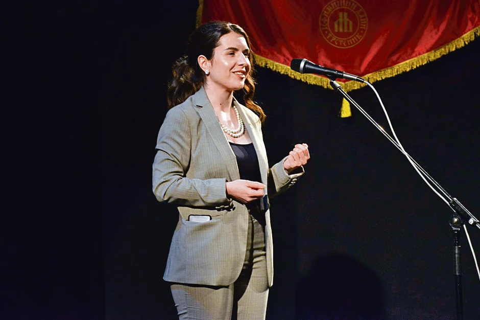 Dramska umetnica Danica Petrović nadahnuto je interpretirala Radičevićevu duhovnu pesmu „Molitva“