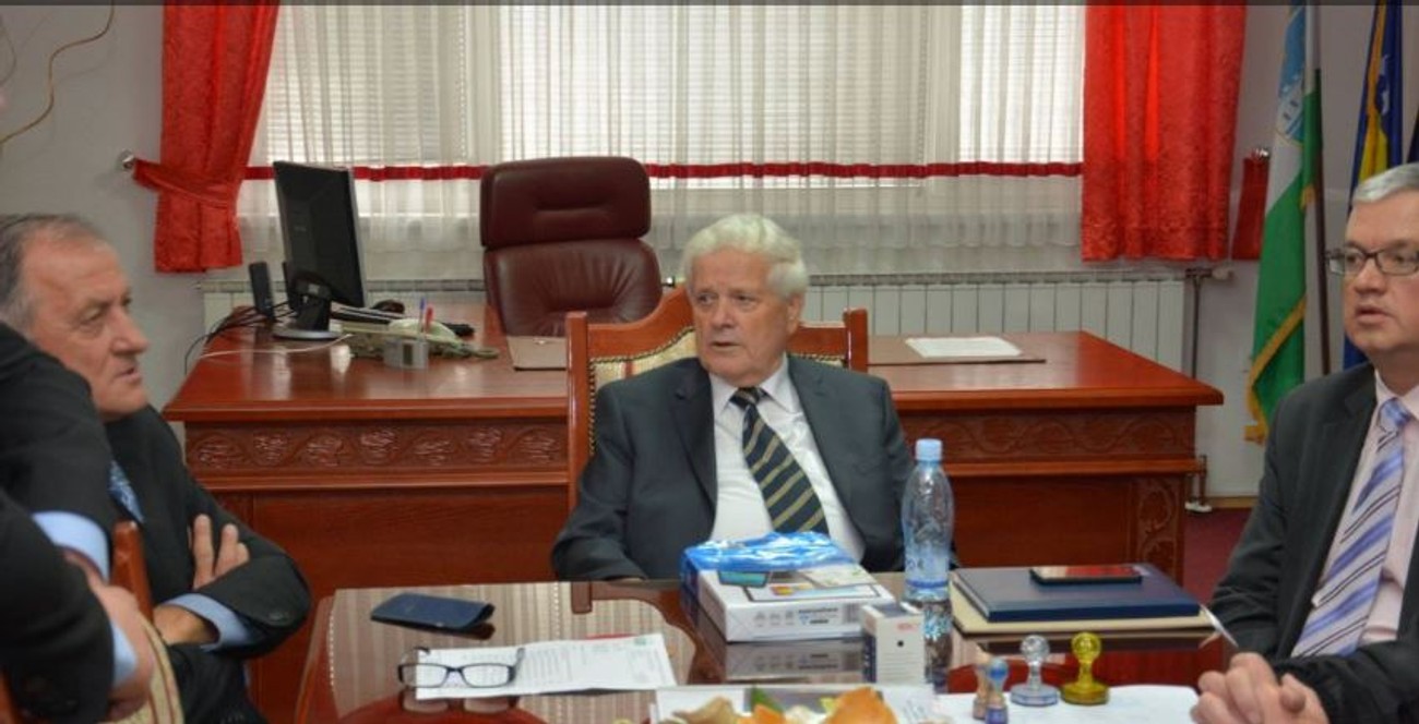 Velika Kladuša: Fikret Abdić Babo organizovao prijem za građane u ...