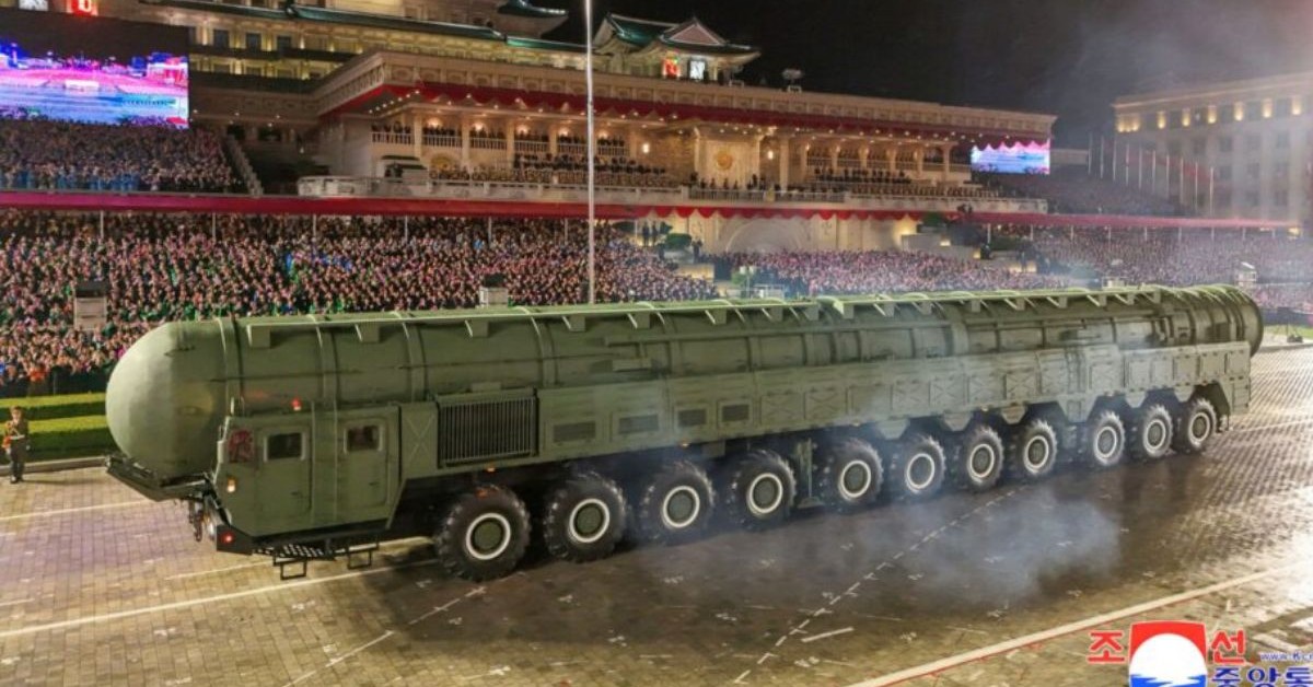 Kim straszy nową "Wunderwaffe". Otrzymał pomoc z "osi zła"?