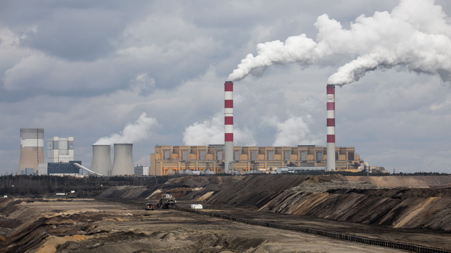 Elektrownia Bełchatów, największa w Europie elektrownia węglowa wytwarzająca energię elektryczną z węgla brunatnego.