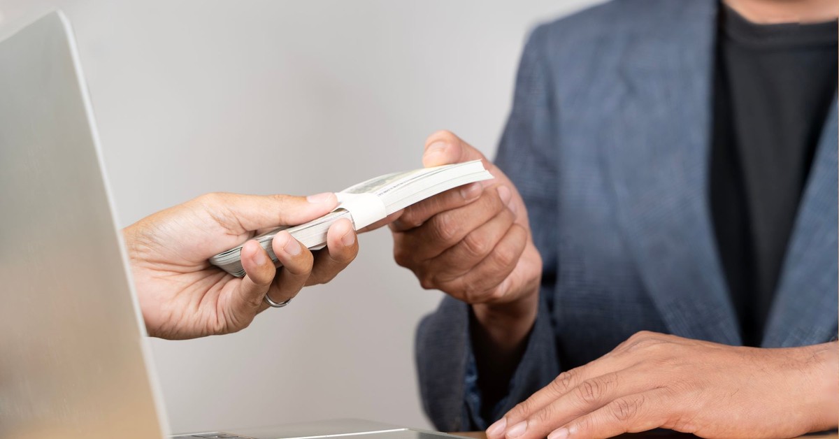 Ile osób w Polsce ma roczne dochody wyższe niż 120 000 zł? Jak nie wpaść w drugi próg podatkowy i legalnie obniżyć PIT?