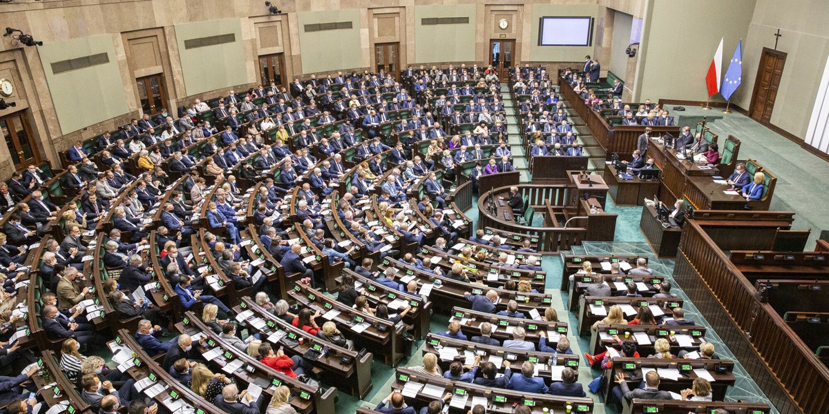 Sejm zagłosował w sprawie dodatku węglowego. Ma on wynieść 3 tys. zł na gospodarstwo domowe.