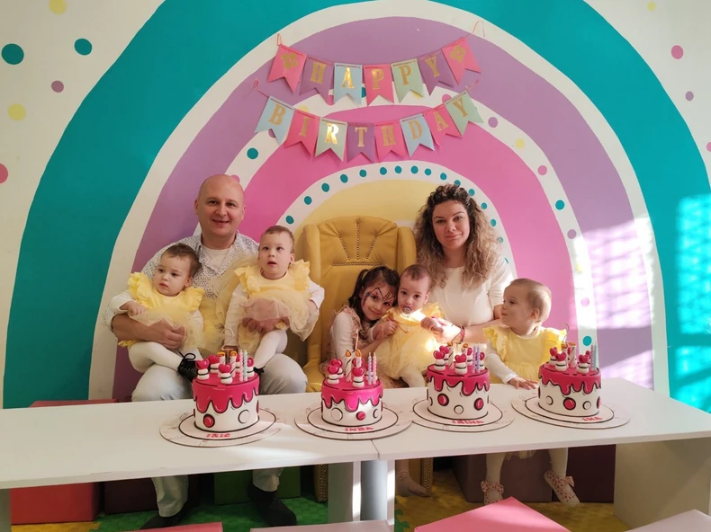 Rođendan u krugu najbližih ljudi, malene četvorke su napinile dve godine