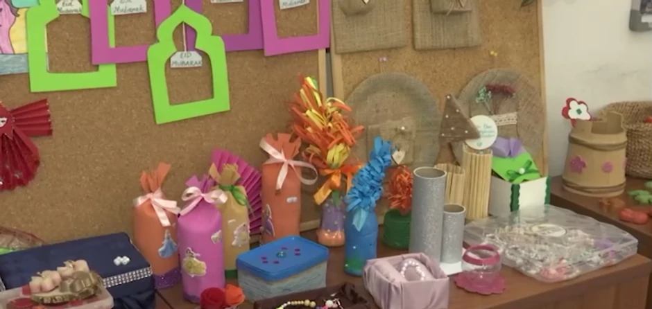 Suveniri se izrađuju na kreativnim radionicama, a prodaju na bazarima i u kafiću