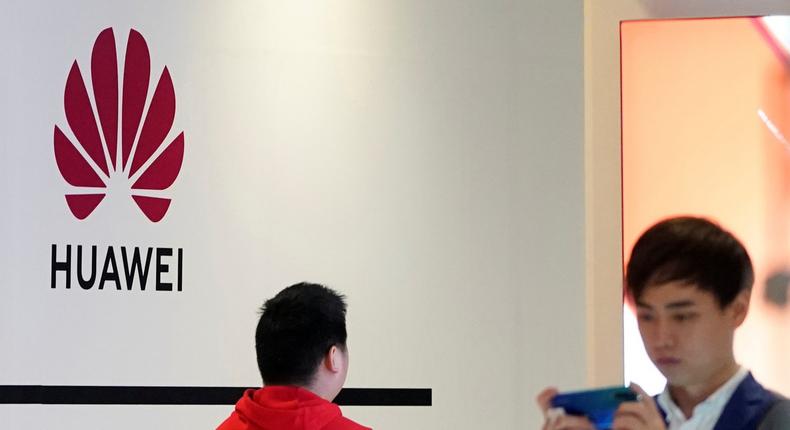 Huawei smartphones are seen displayed inside a shopping mall in Shanghai, China May 16, 2019.  REUTERS/Aly Song