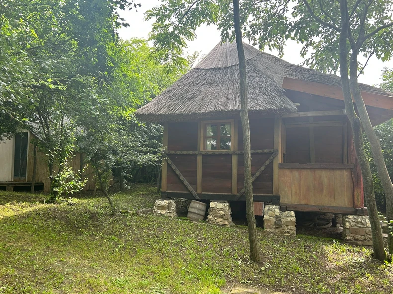 Kolibe na salašu u Krčedinu