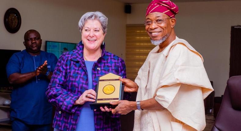 US Ambassador to Nigeria, Mary Beth Leonard with the minister of Interior, Rauf Aregbesola during her working visit to the ministry on Wednesday, February 19, 2020. (Rauf Aregbesola/Twitter)