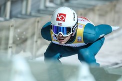 Polityczna reklama na kaskach norewskich skoczków narciarskich