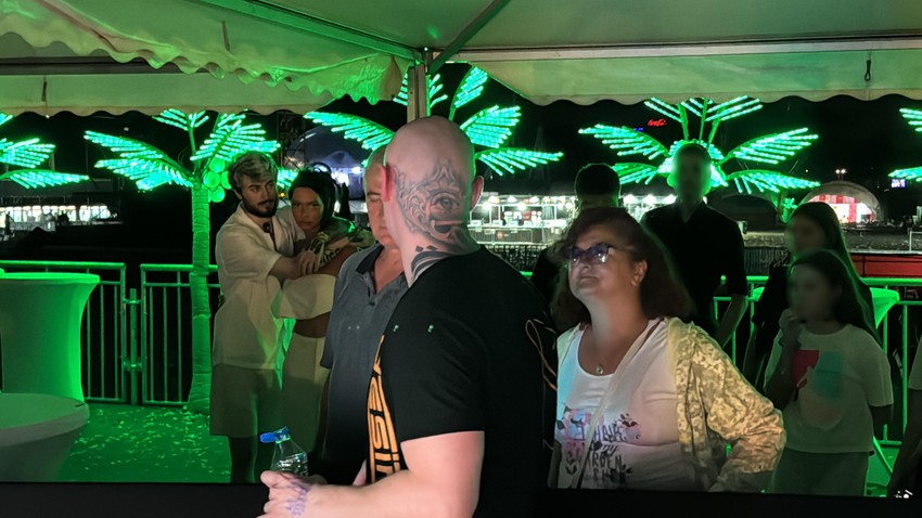 Desingeria sa roditeljima na nastupu