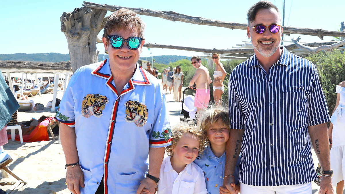 Elton John i David Furnish z dziećmi