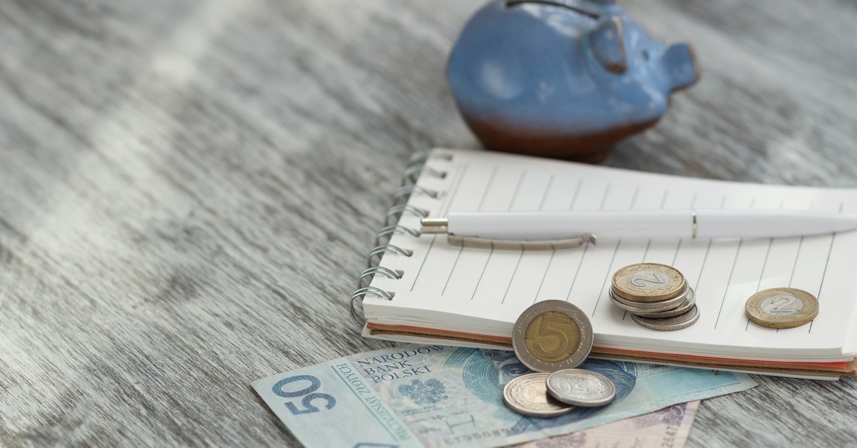 Dla kogo zasiłek celowy z MOPS lub GOPS w 2025 roku? To jednorazowa, ale realna pomoc dla osób w trudnej sytuacji życiowej. Oto kryteria, wysokość i zasady wypłaty zasiłku celowego