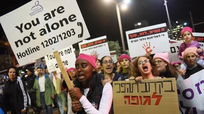 Demonstracja w Tel Awiwie z okazji Międzynarodowego Dnia Eliminacji Przemocy wobec Kobiet 