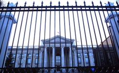 Wiceszef MSZ wręczył ambasadorowi Rosji notę dyplomatyczną. Chodzi o miejsce katastrofy smoleńskiej