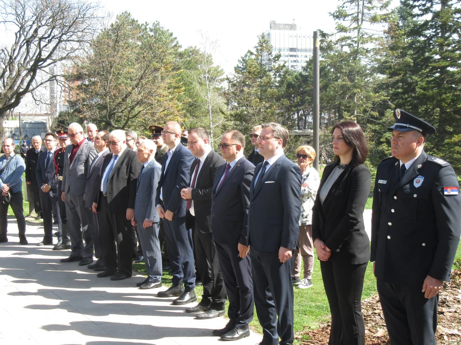 Položeni venci na spomen-obeležje u Tašmajdanskom parku