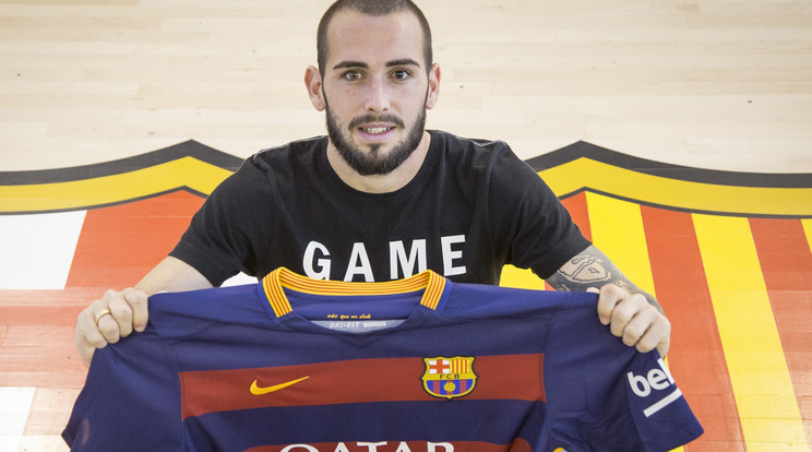 Aleix Vidalhoz hasonlóan, a Barcelona elkövetkezendő 10 évének új igazolásai Nike mezzel pózolhatnak majd bemutatásukon /Fotó: AFP