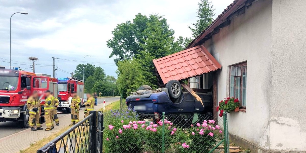 Wypadek w Mingajnach. Za kierownicą nastolatek.