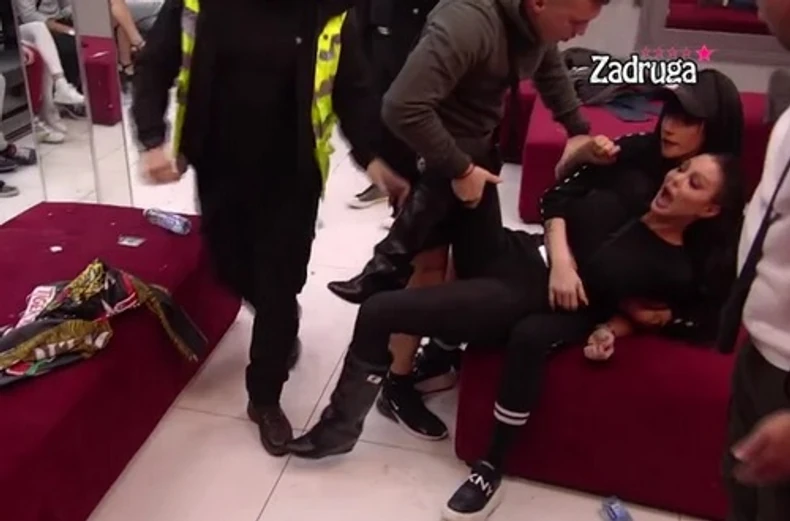 Maja, Filip Car tuča