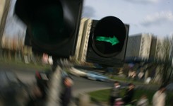 Zielona strzałka na celowniku rządu. Wysokie kary szybciej zaskoczą kierowców