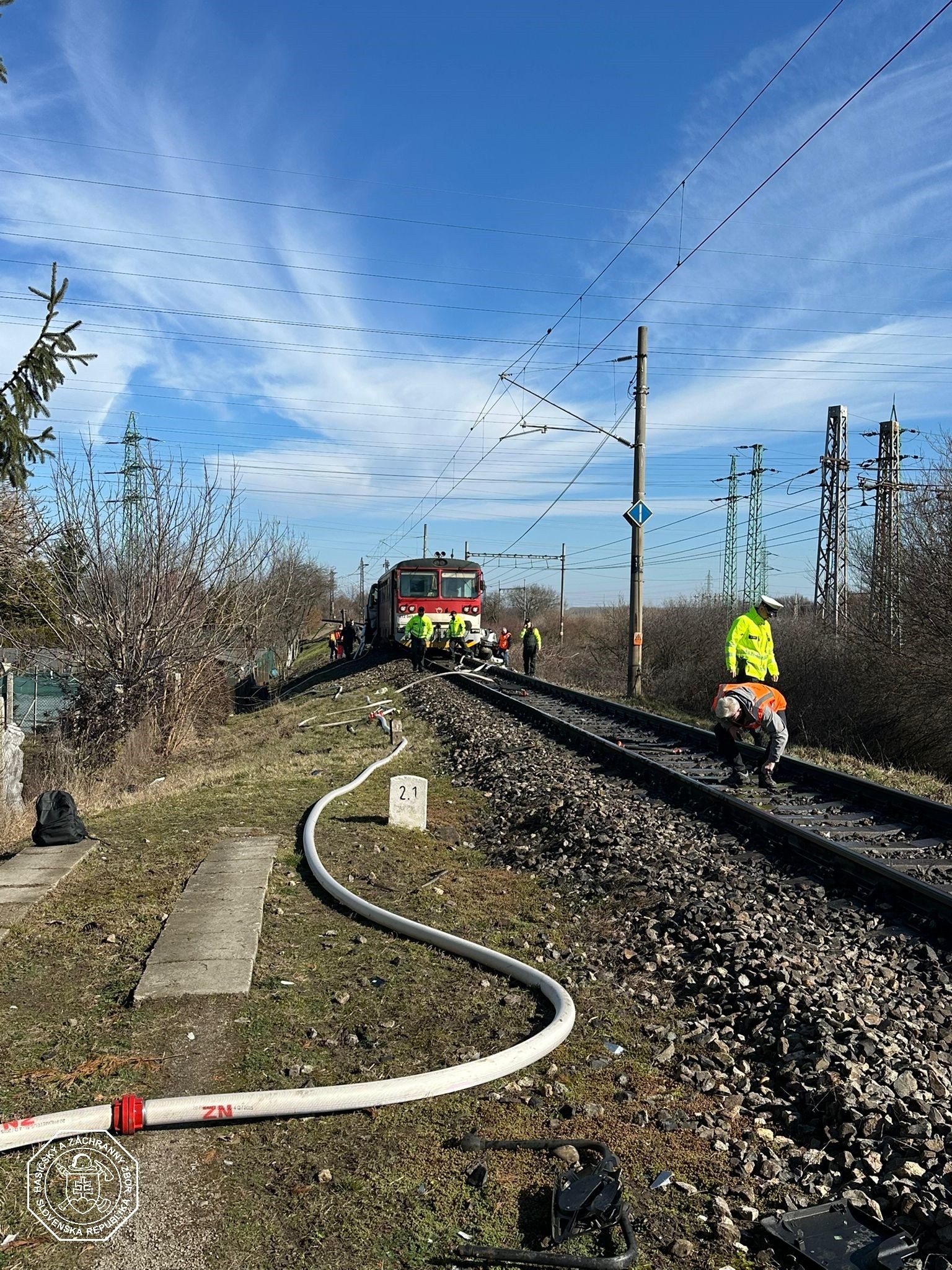 V Nových Zámkoch sa zrazil vlak s kamiónom.