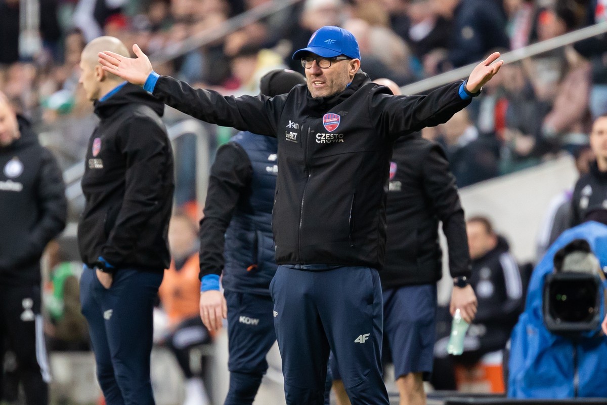 Raków chce, by Legia zapłaciła za Papszuna. Klub z Częstochowy już znalazł nowego trenera