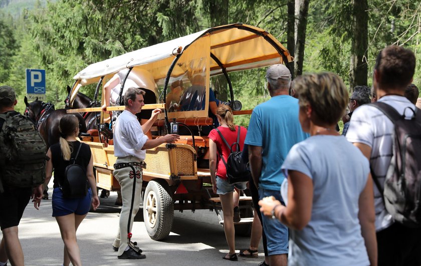 Wakacje pod Tatrami w pełni. Szturm turystów na Morskie Oko