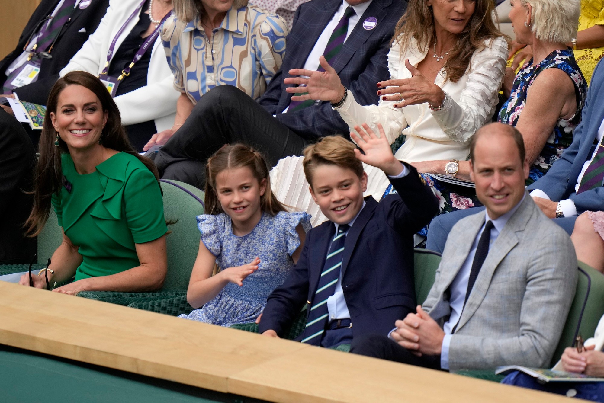 Kate, princezná z Walesu, princezná Charlotte, princ George a britský princ William počas finále Wimbledonu 2023.