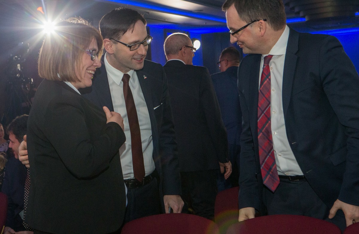 Nowy program PiS. Znane i kontrowersyjne nazwiska w zespole