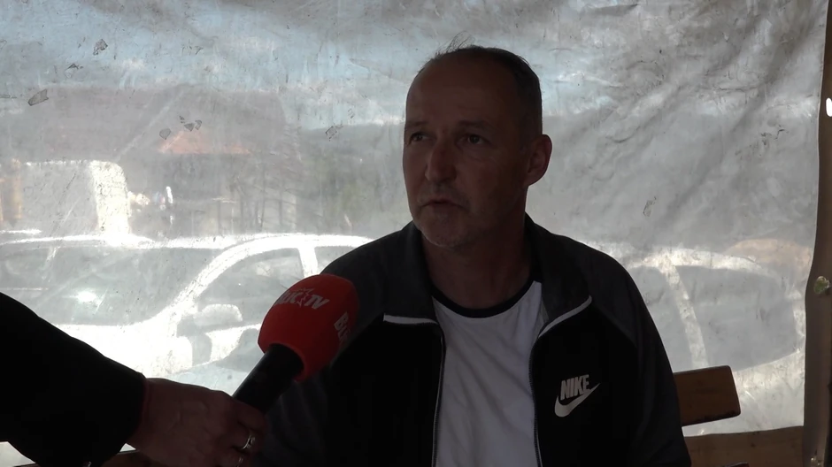 Unuk pokušao da zakolje deku