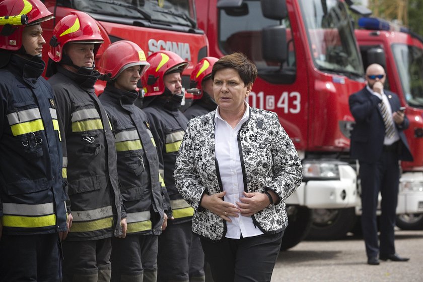 Katastrofalne skutki nawałnic: pozrywane dachy, latające płyty, tysiące domostw bez prądu