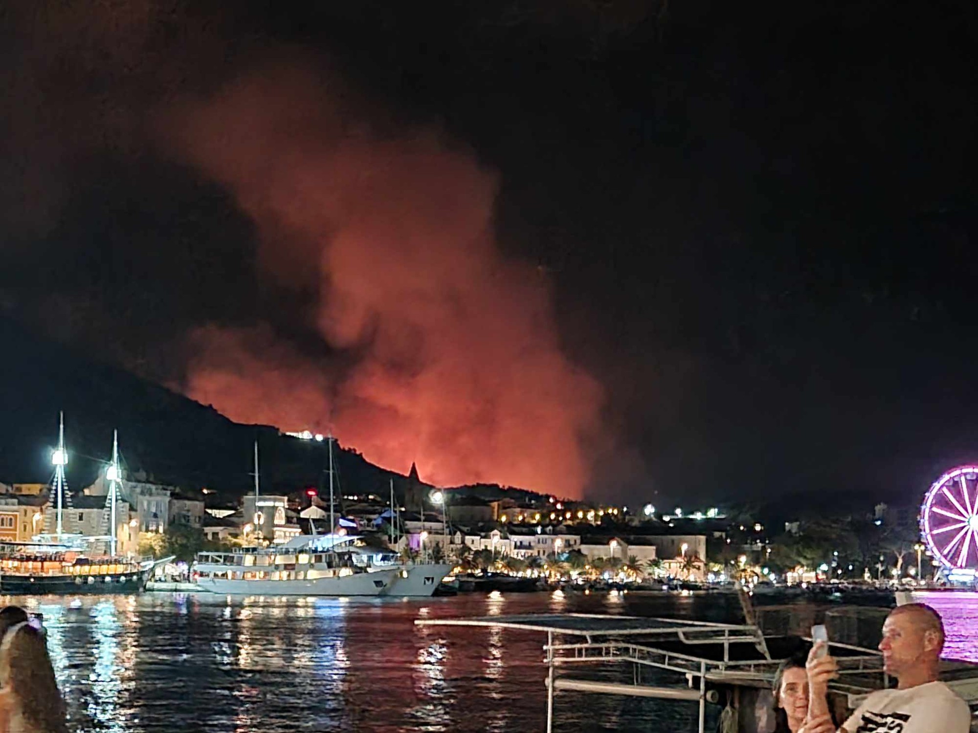 Anežka dovolenkuje v meste Tučepi, neďaleko ktorého vypukol požiar.