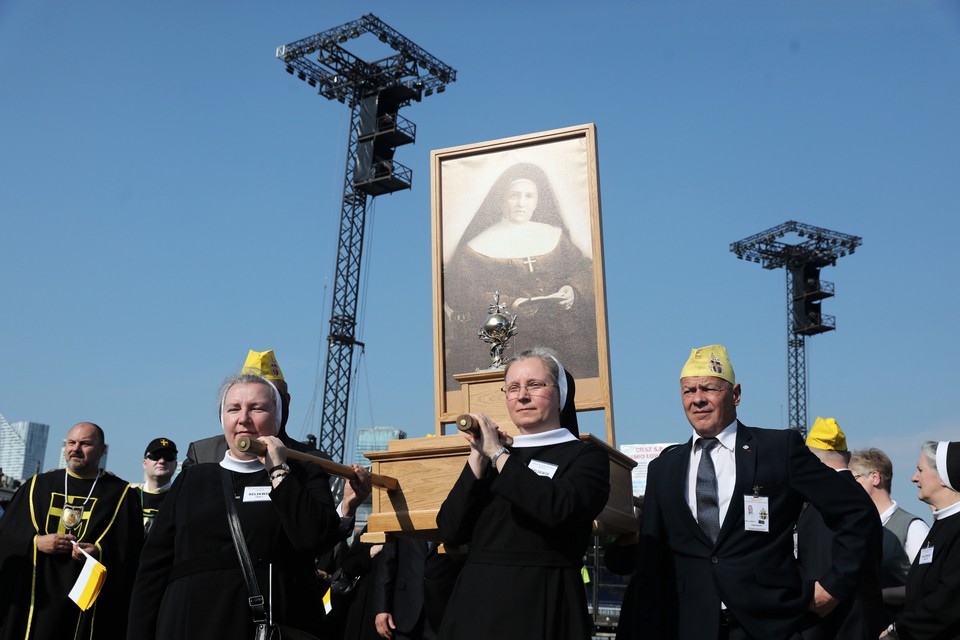 Procesja dziękczynna do Świątyni Opatrzności Bożej