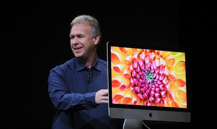 Philip 'Phil' Schiller prezentuje iMac podczas konferencji prasowej w San Jose w Kalifornii