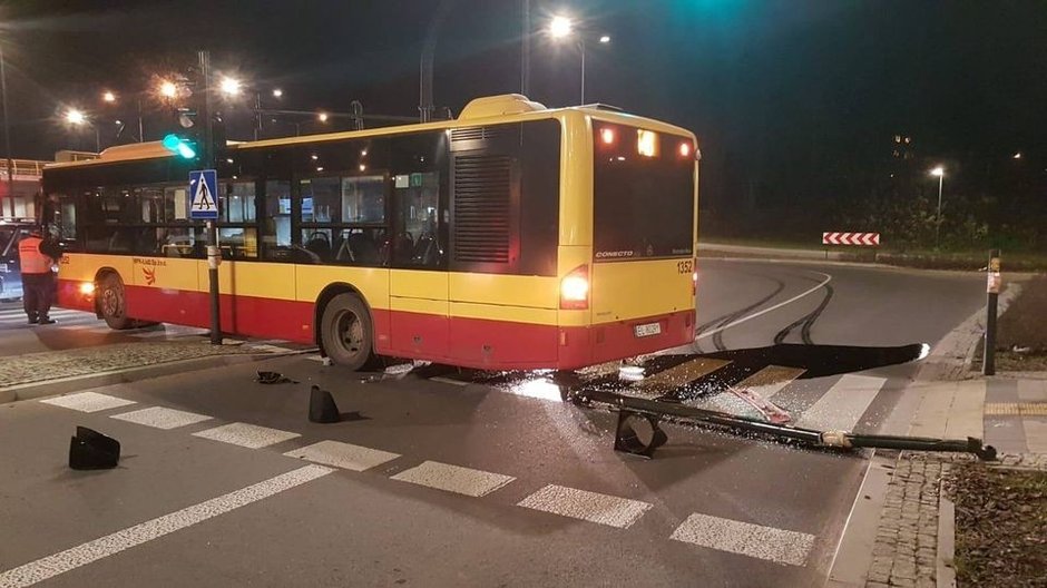 Autobus stoczył się z krańcówki