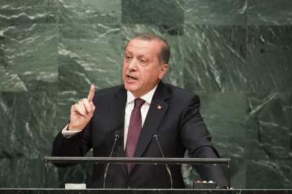 Szef tureckiego MSZ nie został wpuszczony do Holandii. Erdogan: to kraj "niedobitków nazizmu"
