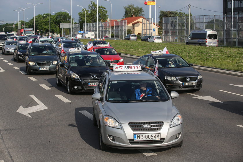 Protest taksówkarzy przeciwko innym przewoźnikom