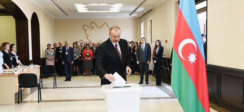 Jak sfałszować wybory? Środowe manipulacje w Azerbejdżanie świetnie to ilustrują [ANALIZA]