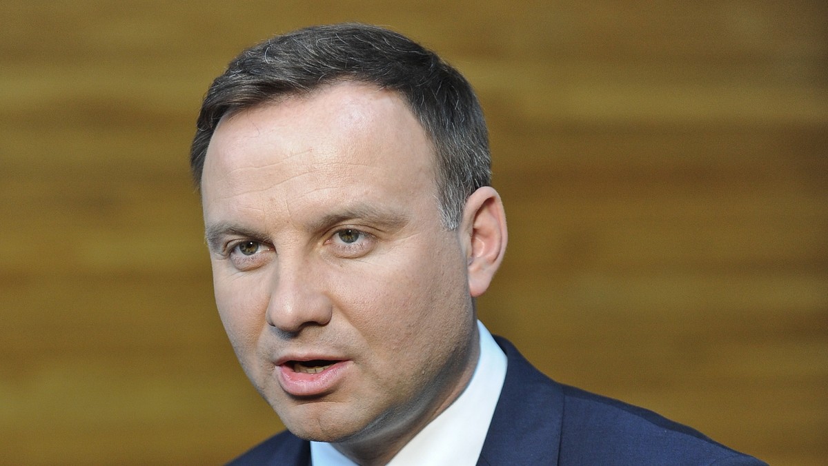 Kandydat PiS na prezydenta RP europoseł Andrzej Duda poparł dziś pomysł utworzenia wspólnej armii UE, ale pod warunkiem, że nie będzie to prowadziło do osłabienia NATO. Oświadczył, że nie wyobraża sobie osobnego dowództwa takich unijnych sił.