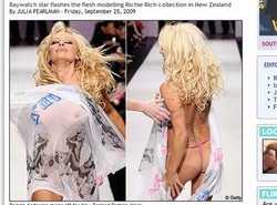 Pamela Anderson rozebrała się na wybiegu