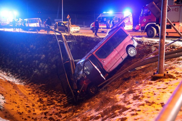 Wypadek pod Olsztynem. W zdarzeniu brały udział m.in. dwa osobowe busy [ZDJĘCIA, WIDEO]