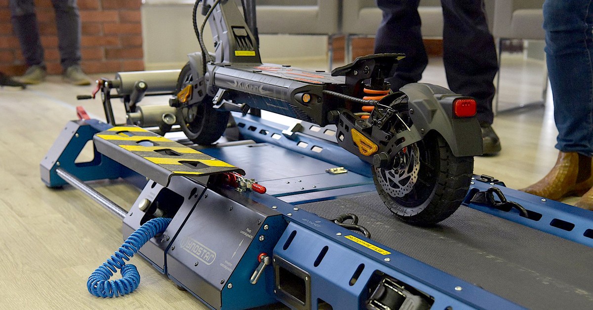 Zakaz jazdy dzieci na e-hulajnogach. Będą mandaty. Policja kupuje też specjalne hamownie